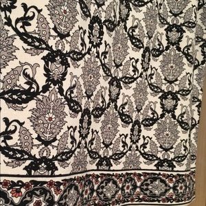 Max Studio knit B&W pattern skirt elastic waist